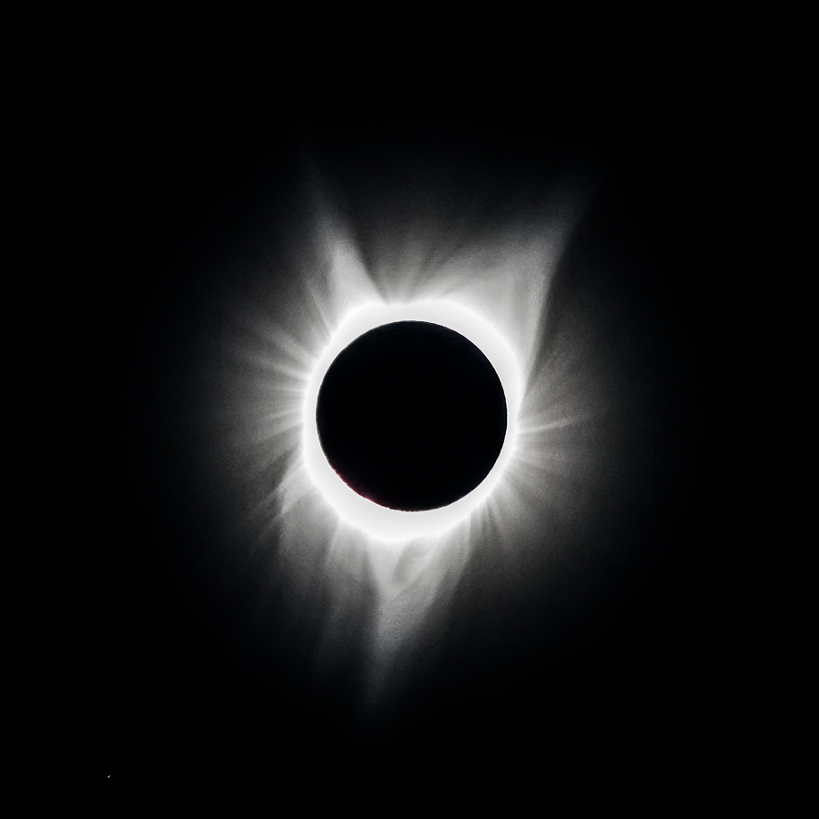 full eclipse with corona